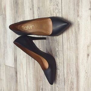 Calvin Klein Brady 7 in Black